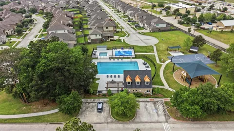 $392,000 | 26037 Kings Mill Crest Drive, Kingwood, TX 77339