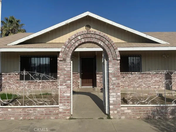 $1,800 | 922 East Elm Avenue, Tulare, CA 93274
