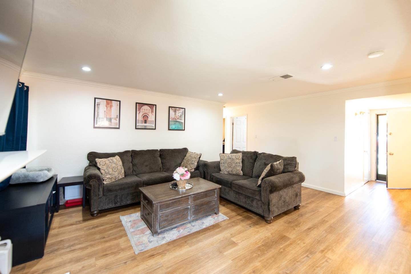 5798 Ribchester Court San Jose, CA 95123 - Photo 4 of 18