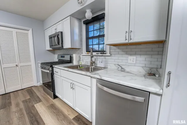 $199,400 | 104 Hickory Grove Lane, Salem, IL 62881