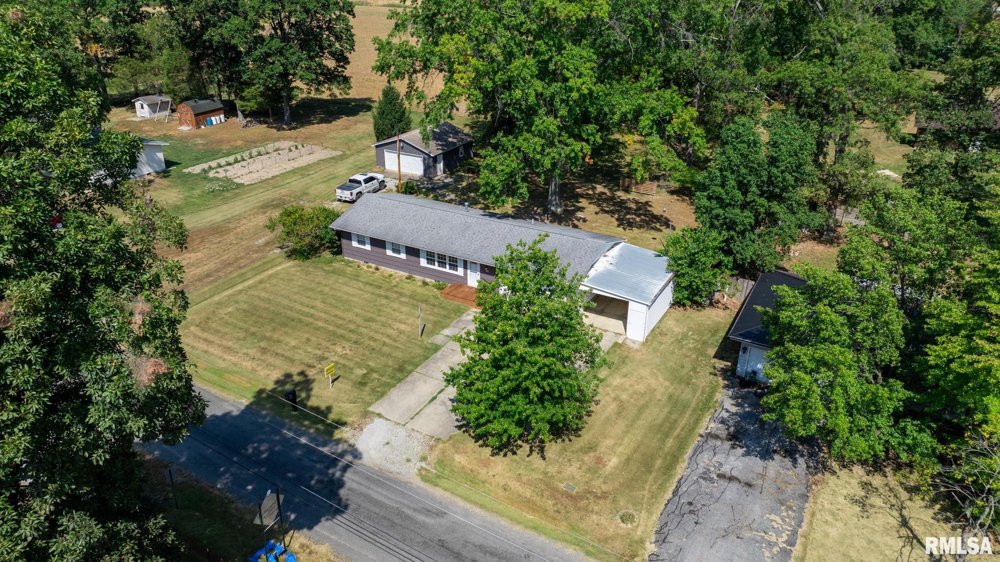 104 Hickory Grove Lane Salem, IL 62881 - Photo 2 of 39