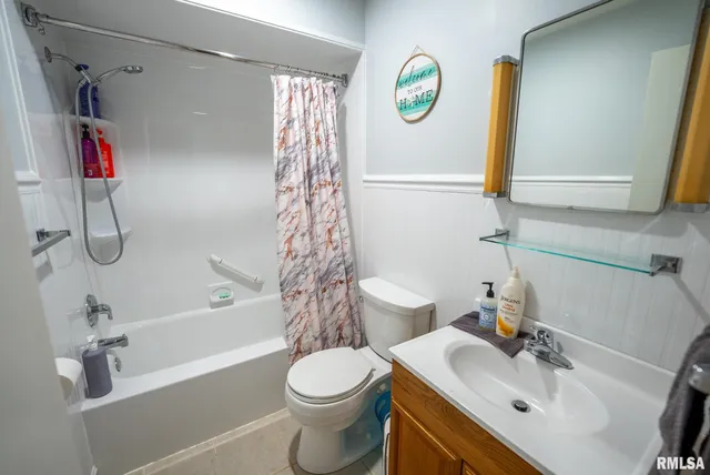 $199,400 | 104 Hickory Grove Lane, Salem, IL 62881