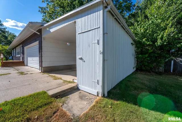 $199,400 | 104 Hickory Grove Lane, Salem, IL 62881