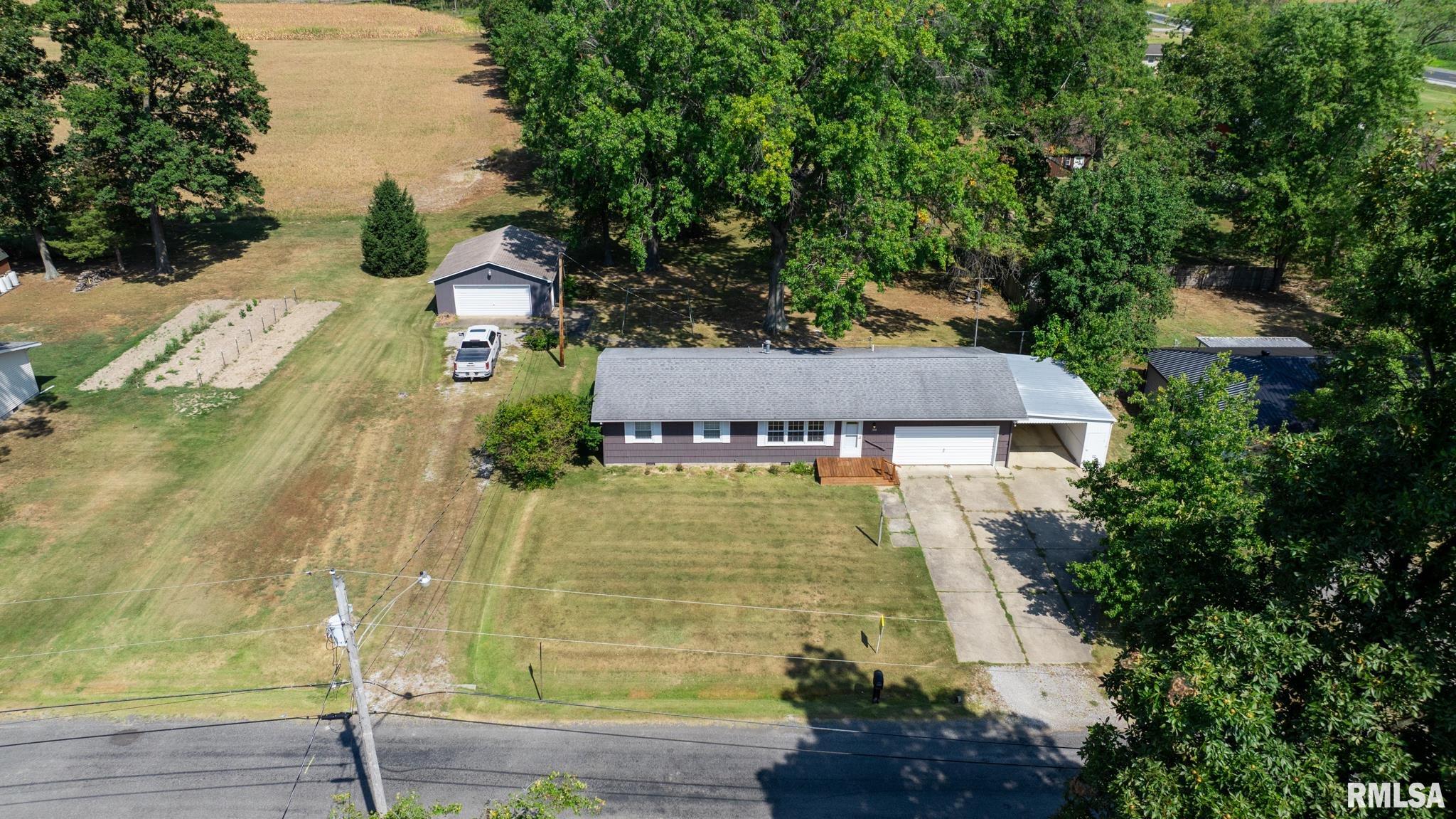 104 Hickory Grove Lane Salem, IL 62881 - Photo 3 of 39