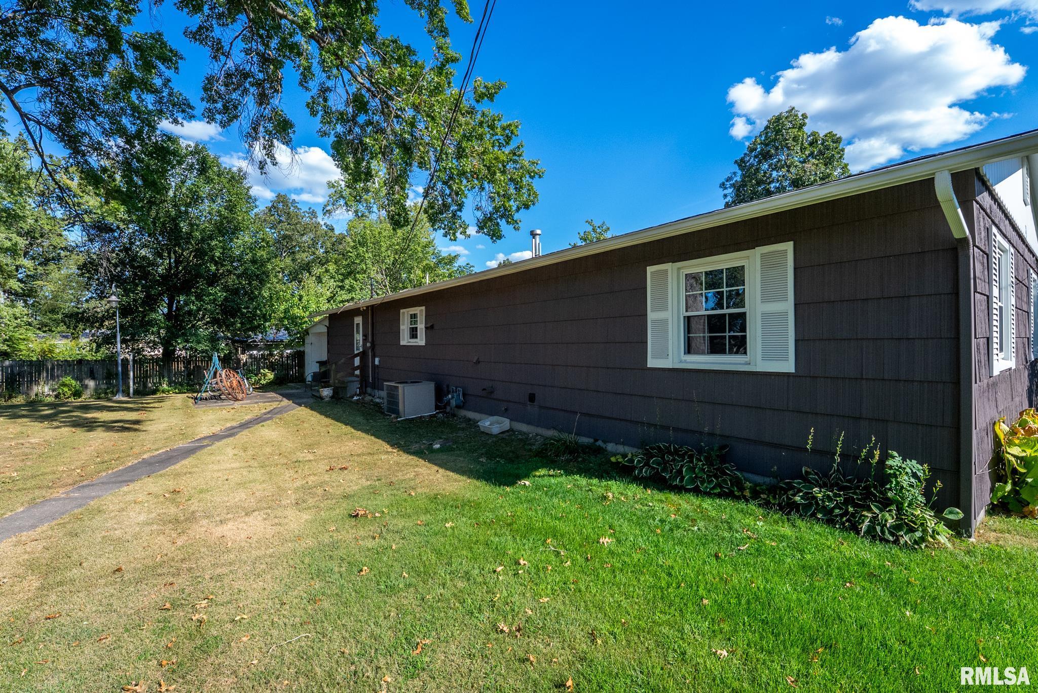 104 Hickory Grove Lane Salem, IL 62881 - Photo 32 of 39