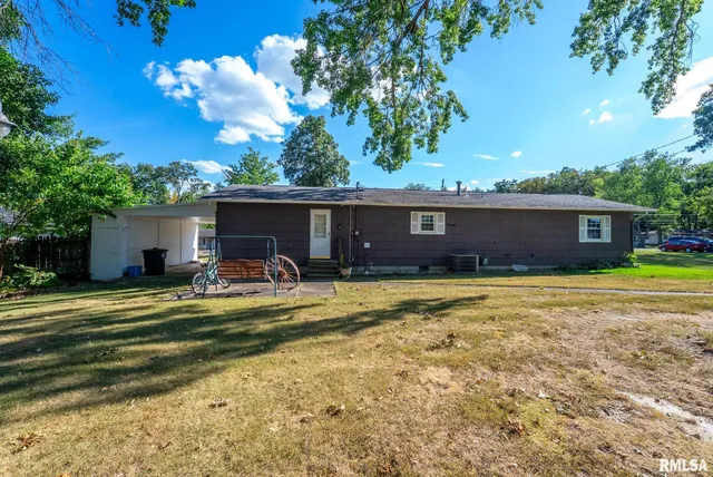 $199,400 | 104 Hickory Grove Lane, Salem, IL 62881