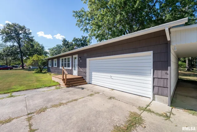 $199,400 | 104 Hickory Grove Lane, Salem, IL 62881