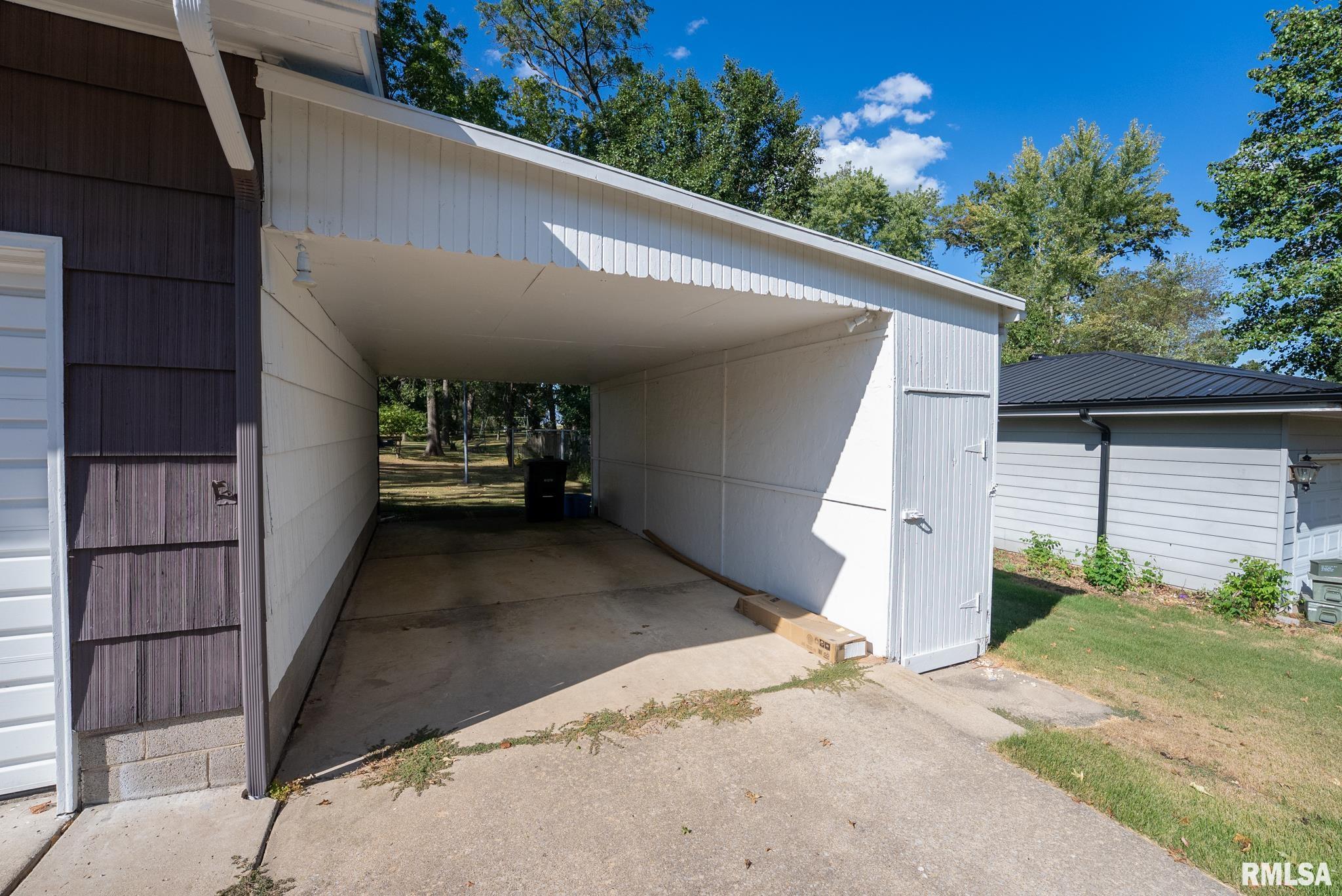 104 Hickory Grove Lane Salem, IL 62881 - Photo 7 of 39