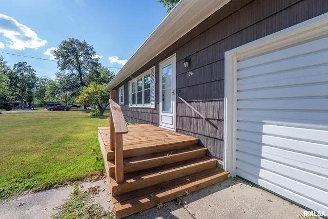$199,400 | 104 Hickory Grove Lane, Salem, IL 62881