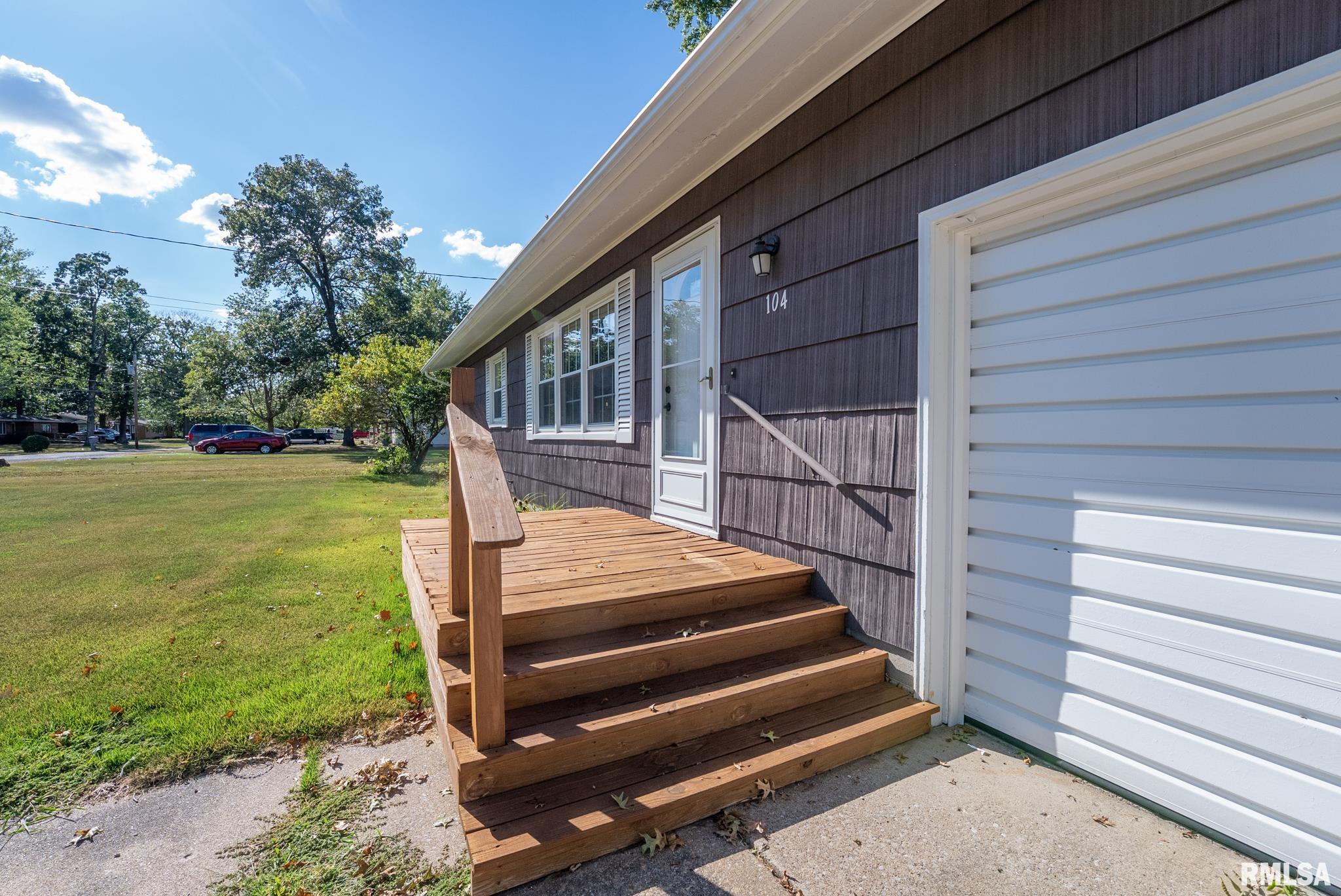 104 Hickory Grove Lane Salem, IL 62881 - Photo 8 of 39