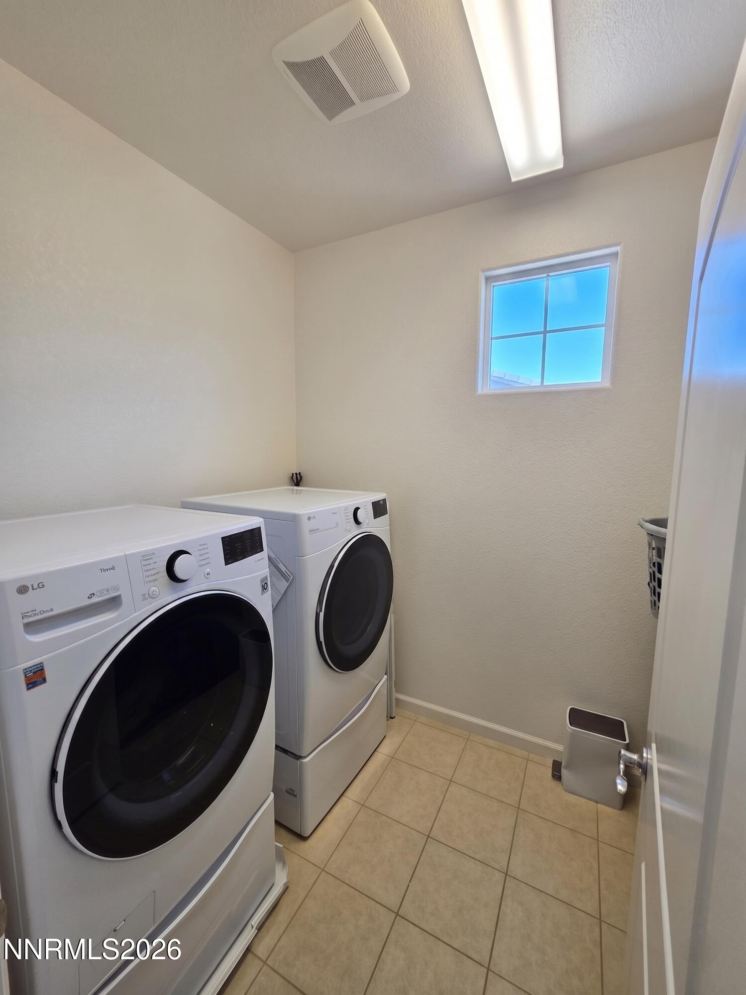 2775 Bonfire Lane Reno, NV 89521 - Photo 34 of 41 a utility room with dryer and washer