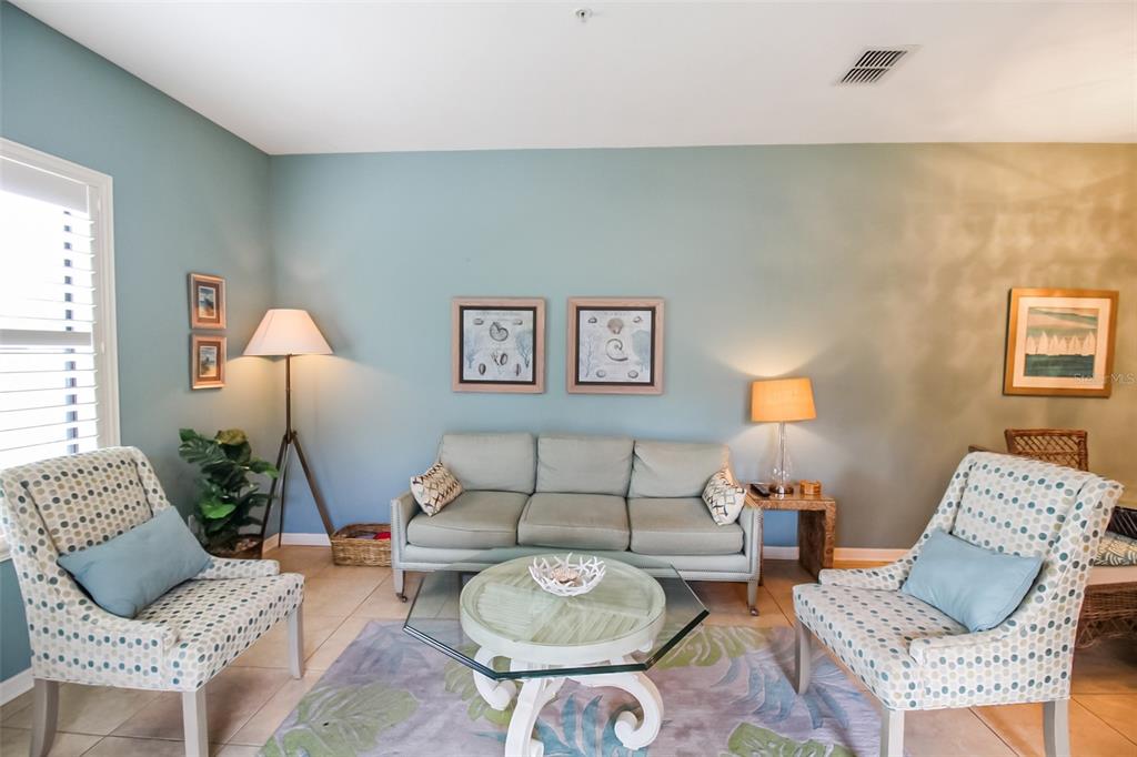 7333 Skybird Road Bradenton, FL 34209 - Photo 29 of 35 a living room with furniture and a lamp