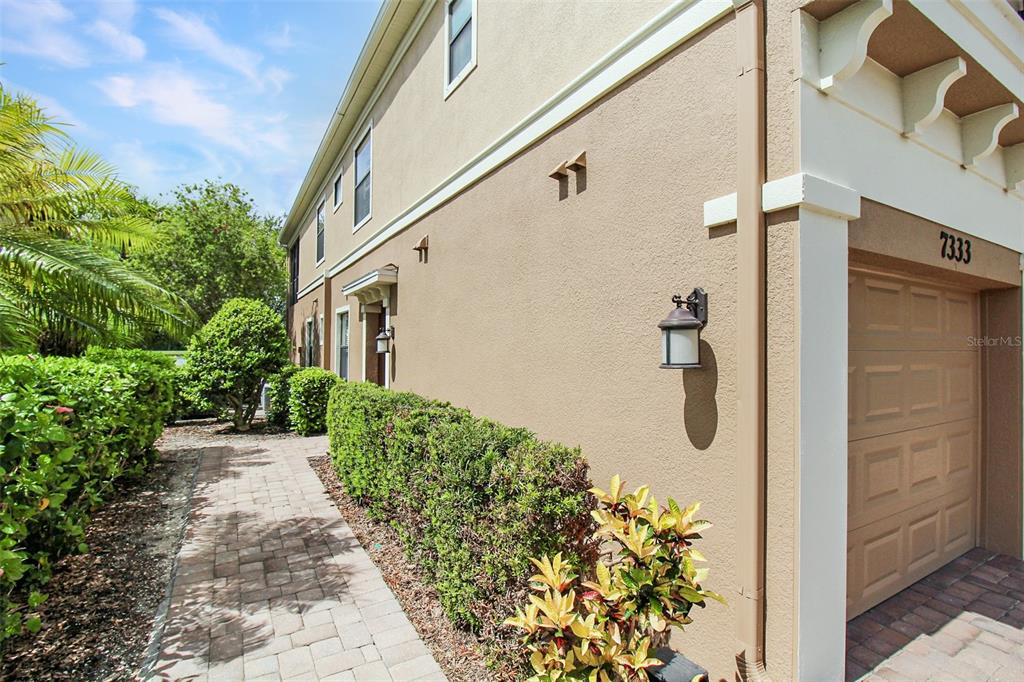 7333 Skybird Road Bradenton, FL 34209 - Photo 3 of 35 a house with a outdoor space