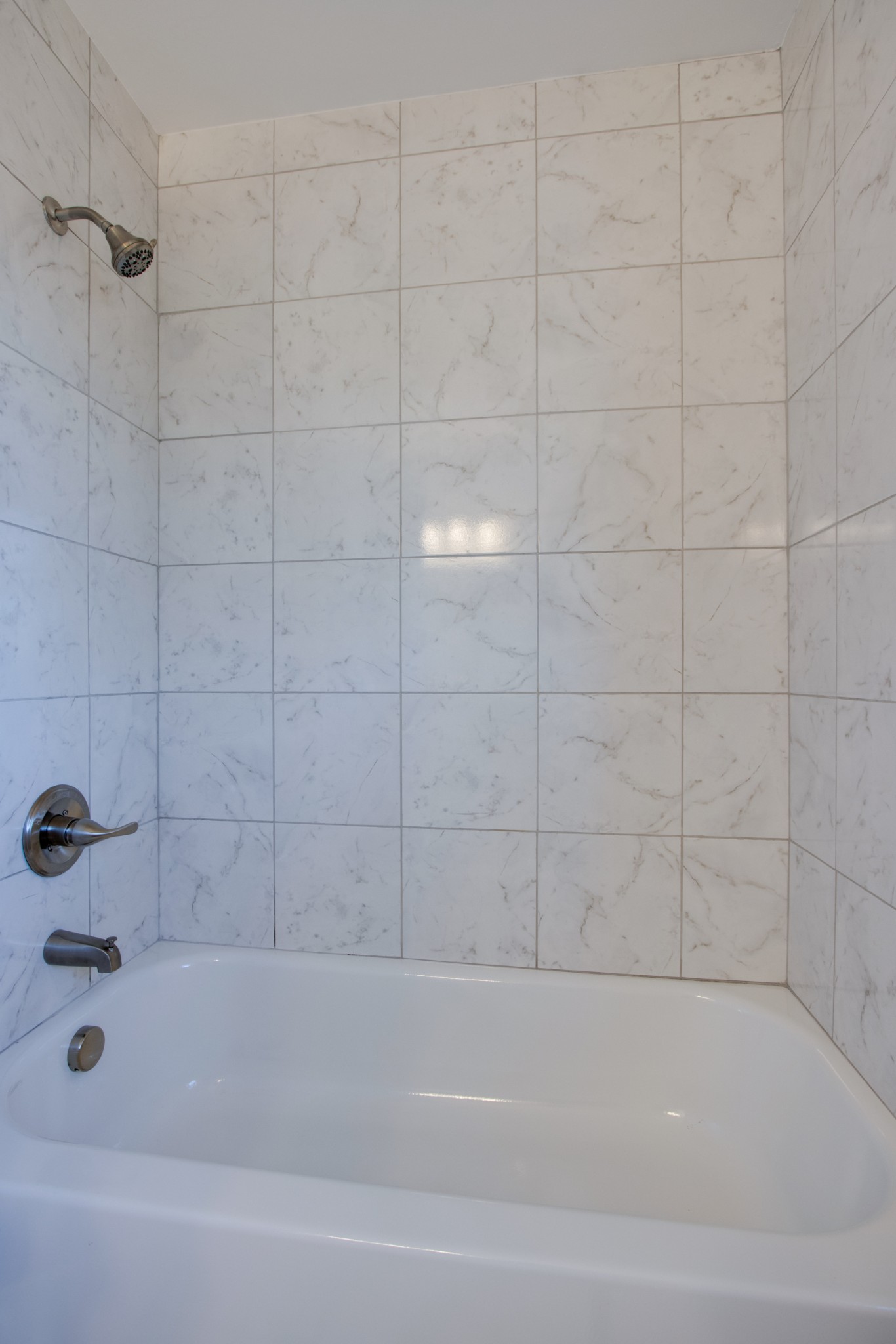 2005 Hunters Place Mount Juliet, TN 37122 - Photo 23 of 36 a bathroom with a bathtub