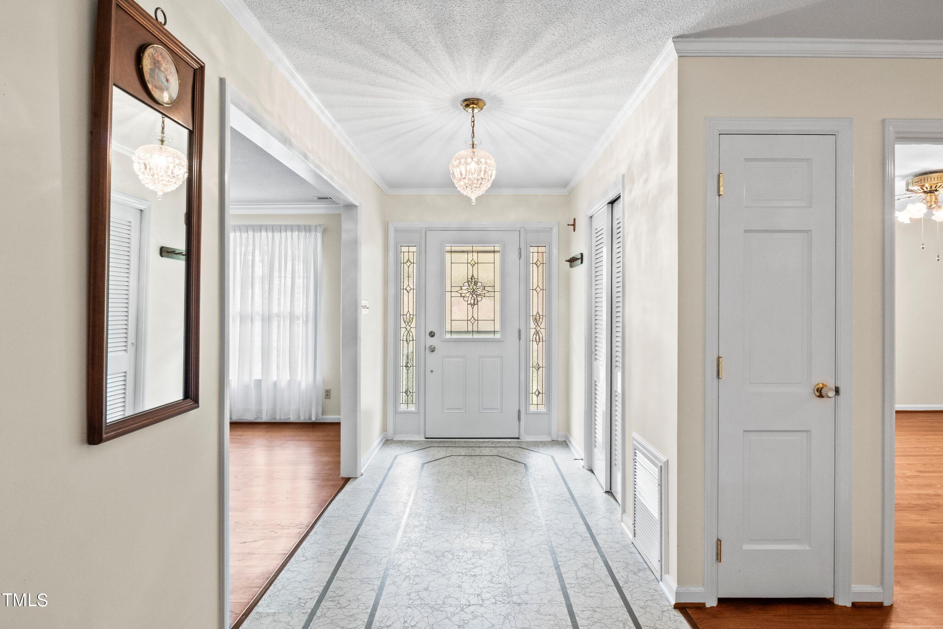 4809 Connell Drive Raleigh, NC 27612 - Photo 4 of 51 Entry