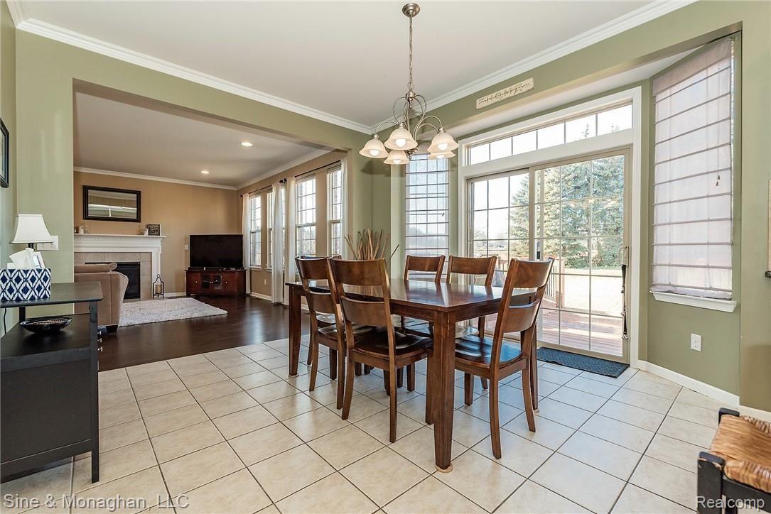 3120 Villanova Circle Rochester, MI 48307 - Photo 7 of 29 Large kitchen dining with doorwall