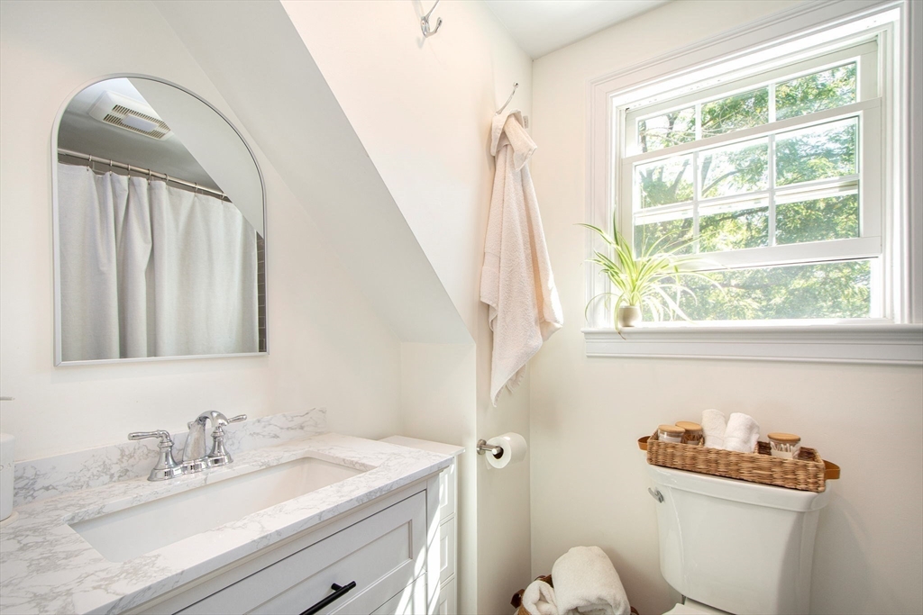 652 First Parish Road Scituate, MA 02066 - Photo 12 of 29 Gallery Image 12