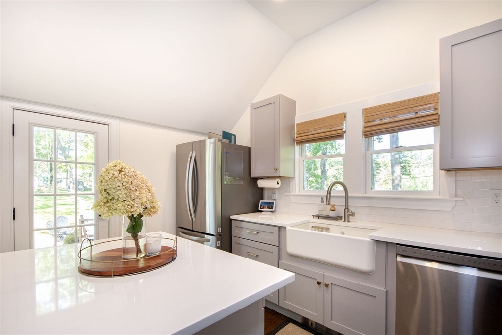 652 First Parish Road Scituate, MA 02066 - Photo 3 of 29 Gallery Image 3