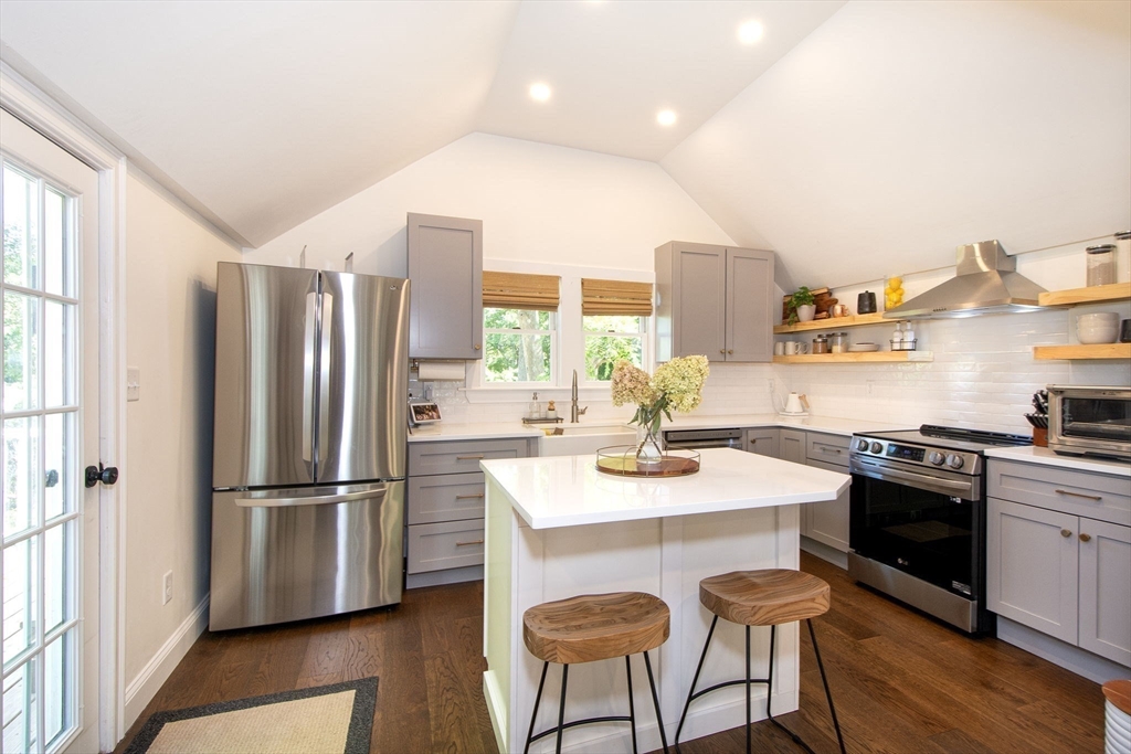 652 First Parish Road Scituate, MA 02066 - Photo 4 of 29 Gallery Image 4