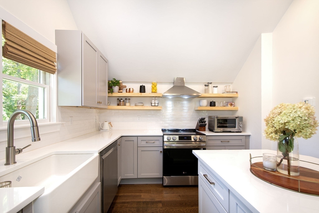 652 First Parish Road Scituate, MA 02066 - Photo 5 of 29 Gallery Image 5