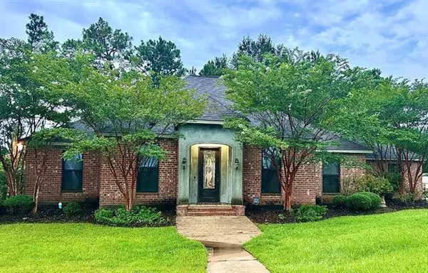 $357,000 | 160 Woodwind Drive, Pineville, LA 71360