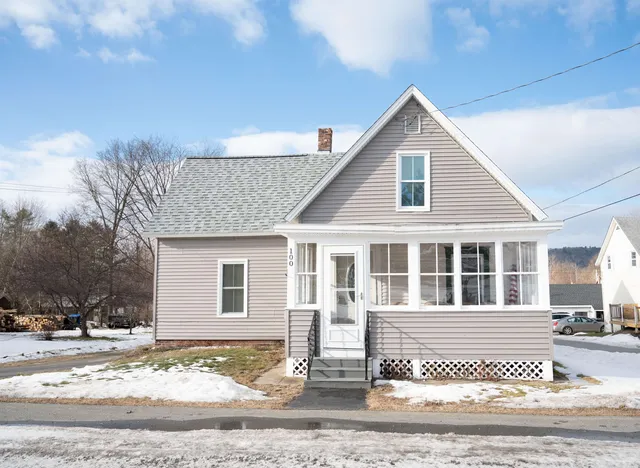 $285,000 | 100 East Street, Charlestown, NH 03603
