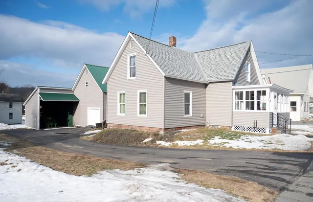 $285,000 | 100 East Street, Charlestown, NH 03603