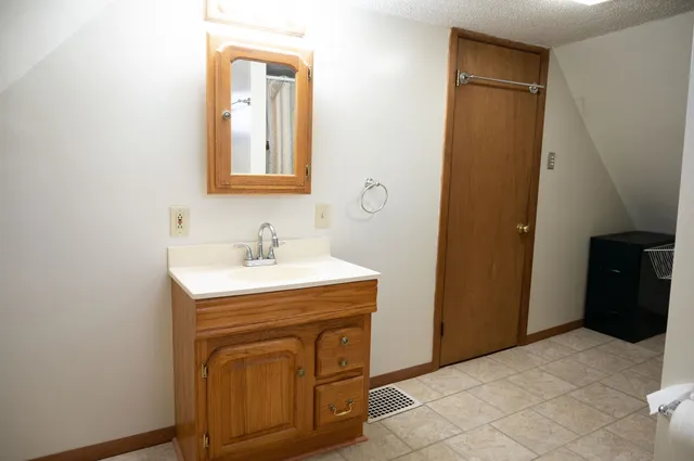 $285,000 | 100 East Street, Charlestown, NH 03603