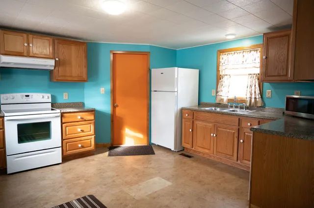 $285,000 | 100 East Street, Charlestown, NH 03603