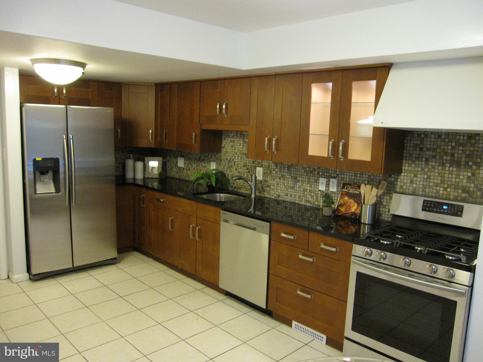 2104 Lirio Court Reston, VA 20191 - Photo 11 of 30 Kitchen