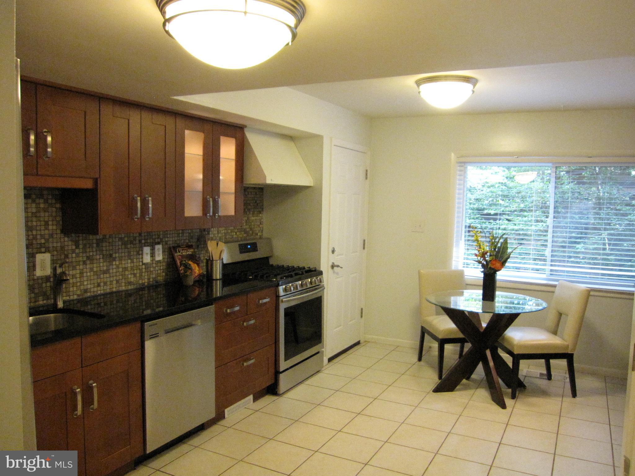 2104 Lirio Court Reston, VA 20191 - Photo 12 of 30 Kitchen