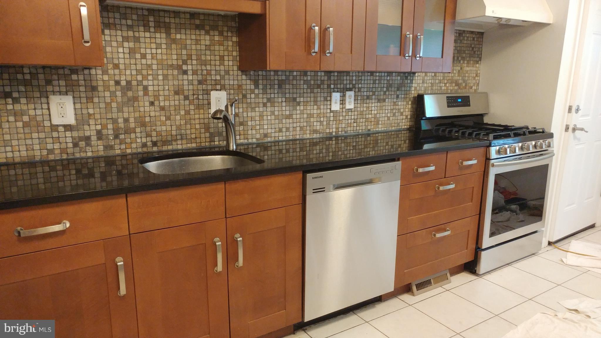 2104 Lirio Court Reston, VA 20191 - Photo 14 of 30 Kitchen