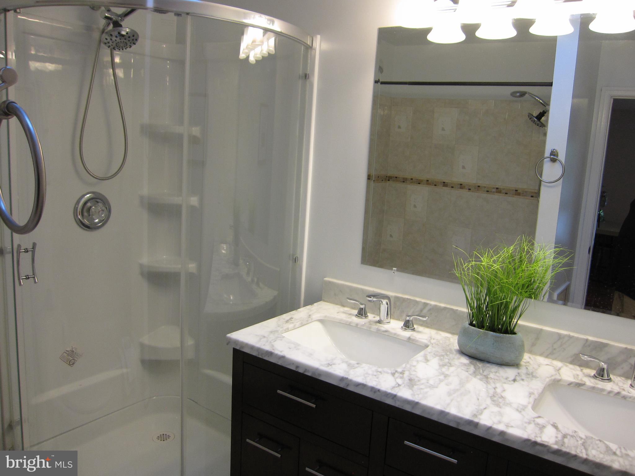 2104 Lirio Court Reston, VA 20191 - Photo 20 of 30 Bath (Master)