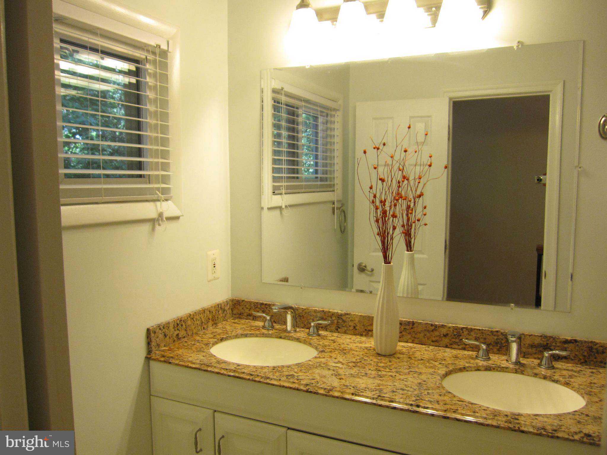 2104 Lirio Court Reston, VA 20191 - Photo 24 of 30 Bath