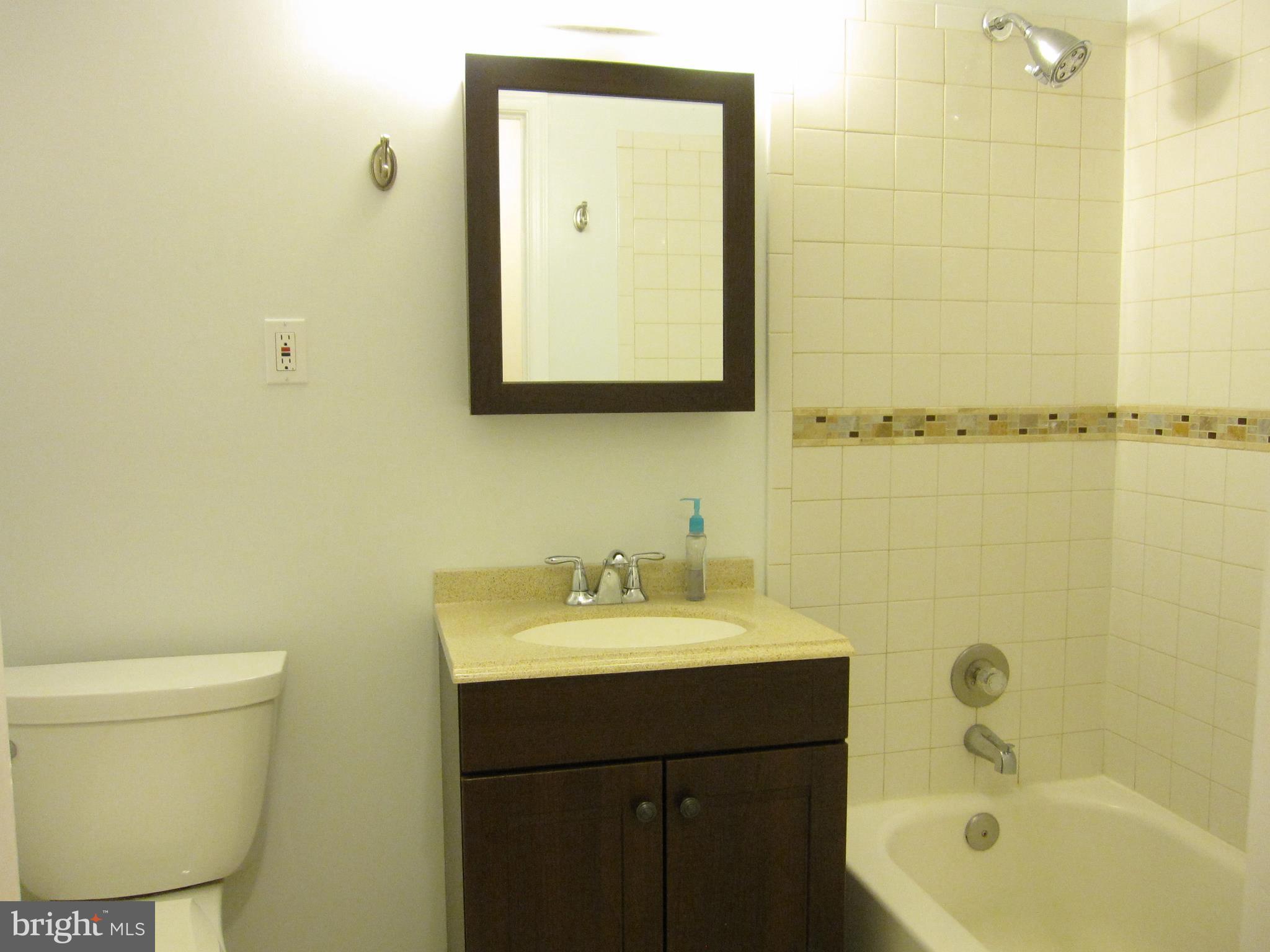 2104 Lirio Court Reston, VA 20191 - Photo 28 of 30 Bath