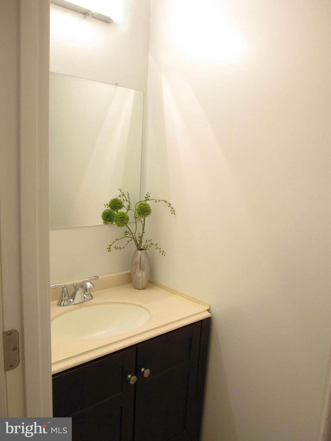 2104 Lirio Court Reston, VA 20191 - Photo 3 of 30 Powder room