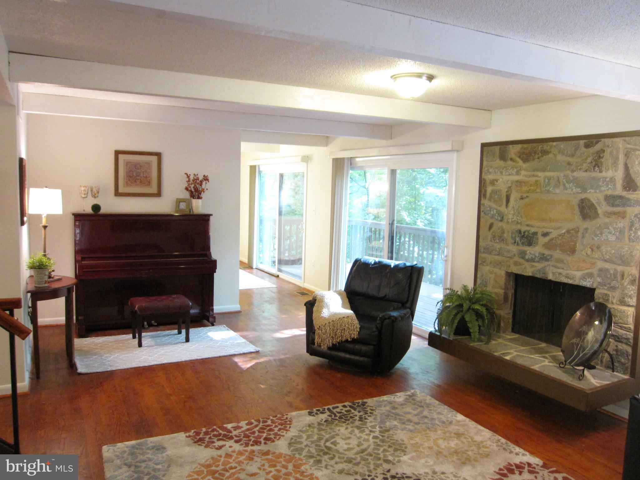 2104 Lirio Court Reston, VA 20191 - Photo 7 of 30 Family Room
