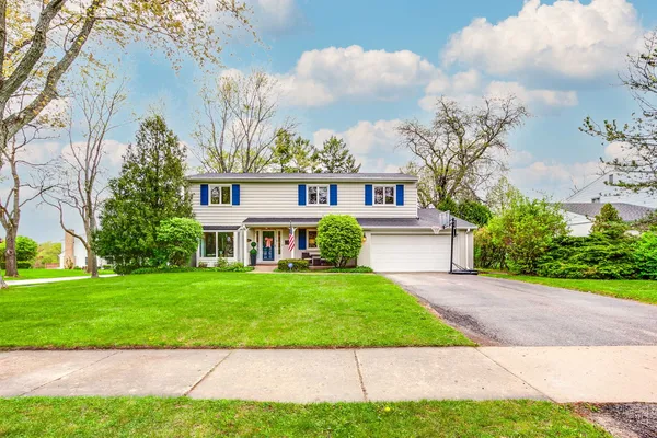 $1,050,000 | 366 Birkdale Road, Lake Bluff, IL 60044
