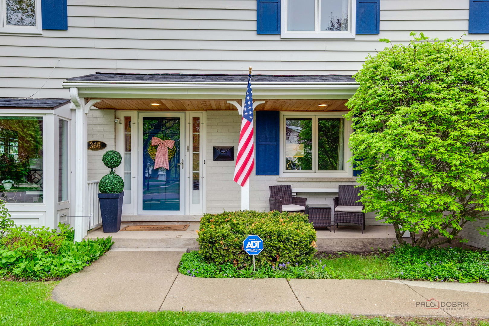 366 Birkdale Road Lake Bluff, IL 60044 - Photo 2 of 39