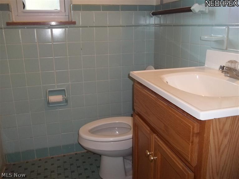 6418-6420 Ridge Road Parma, OH 44129 - Photo 11 of 16 One bathroom