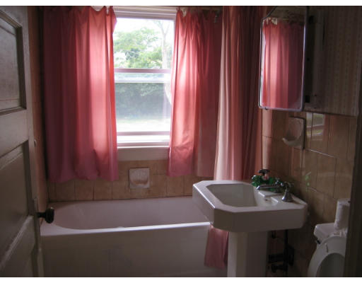 5 Homestead Street Acushnet, MA 02743 - Photo 4 of 11 Gallery Image 4