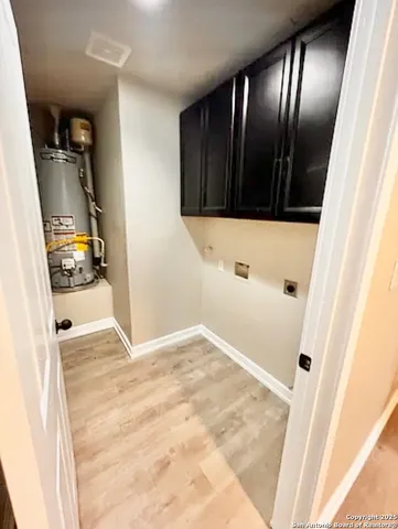 a view of entryway with kitchen