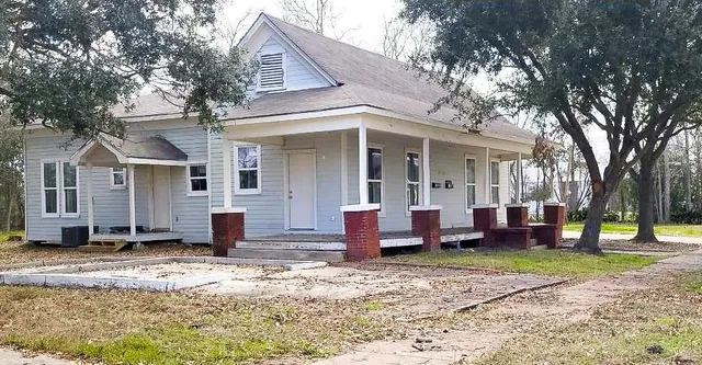 $985 | 2105 Laurel Avenue, Unit A, Beaumont, TX 77701