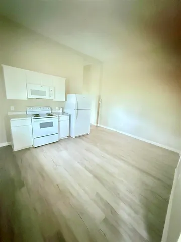 $985 | 2105 Laurel Avenue, Unit A, Beaumont, TX 77701