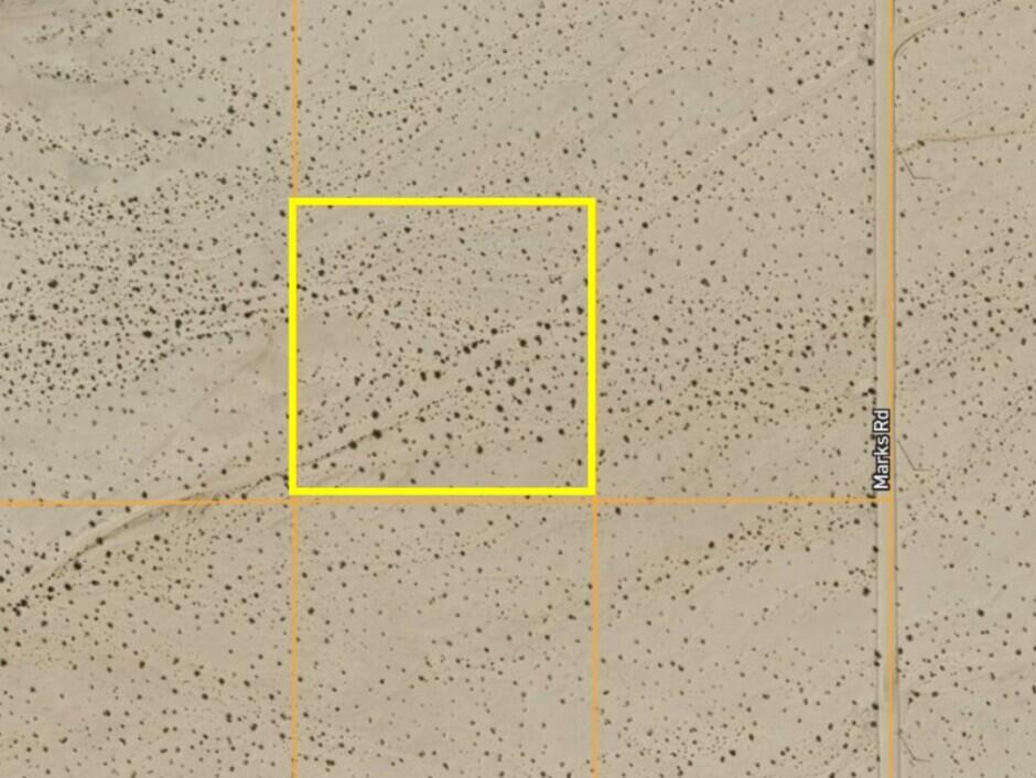 138 Amboy Road Twentynine Palms, CA 92277 - Photo 2 of 26 a bathroom with a shower