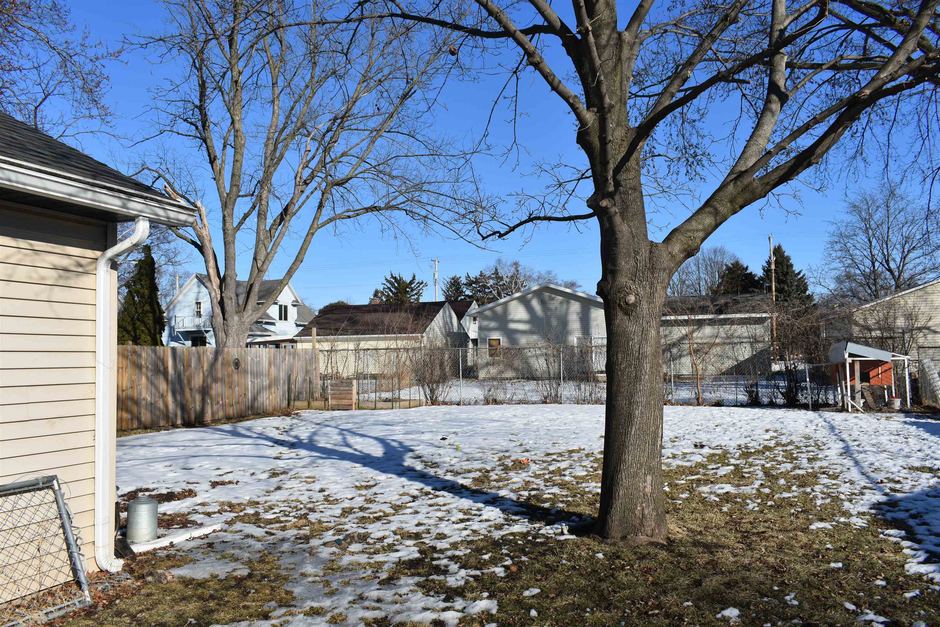 389 Liberty Street Fond du Lac, WI 54935 - Photo 2 of 24