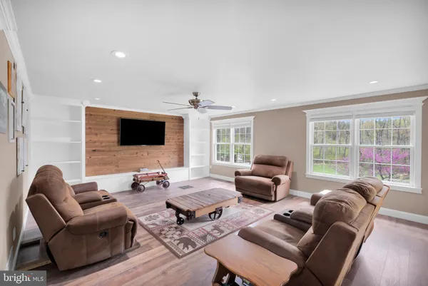 $785,000 | 725 Buttermilk Road, Hellertown, PA 18055