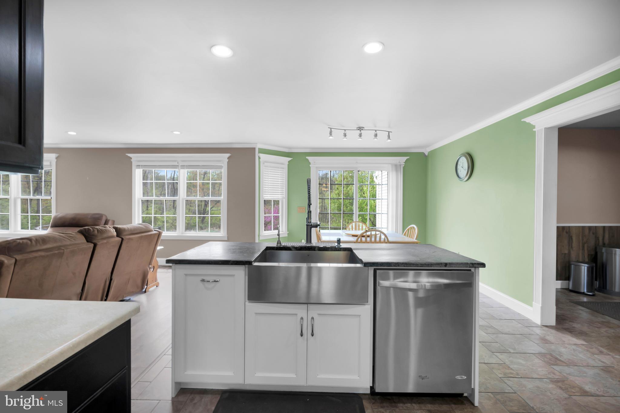 725 Buttermilk Road Hellertown, PA 18055 - Photo 19 of 90