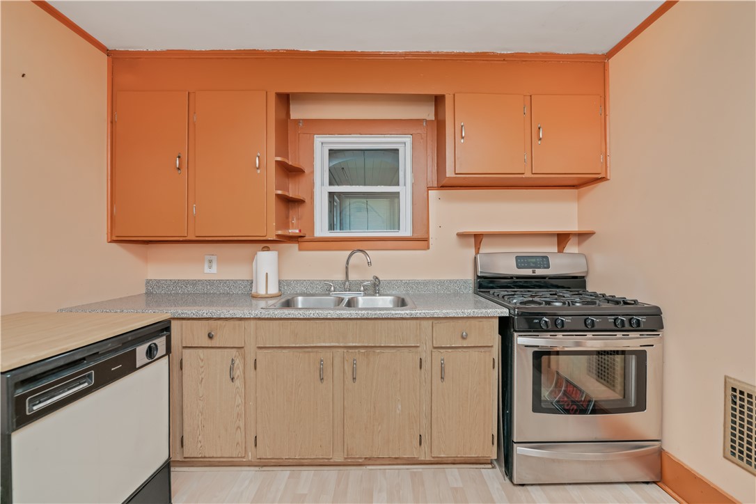 49 Bonesteel Street Rochester, NY 14615 - Photo 4 of 20 Kitchen