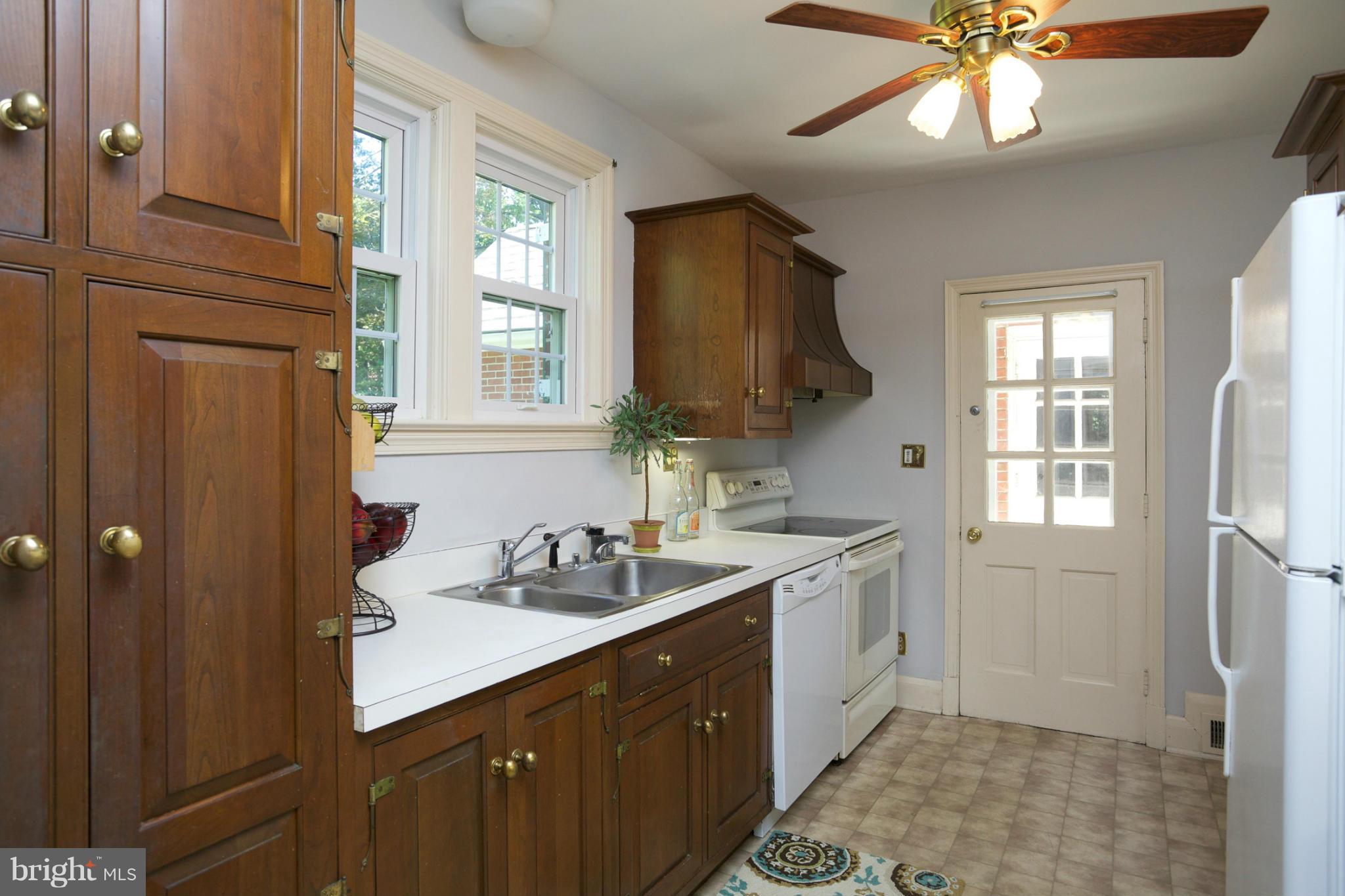 8 Aintree Road Towson, MD 21286 - Photo 12 of 27 a bathroom with a sink a vanity and a mirror